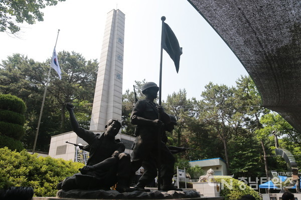 남산 충렬탑 사진