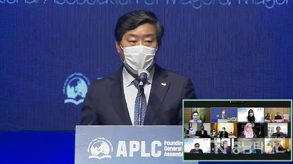 아시아태평양학습도시연맹 창립총회에서 축사를 하고있는 황명선 전국시장군수구청장협의회 대표회장 