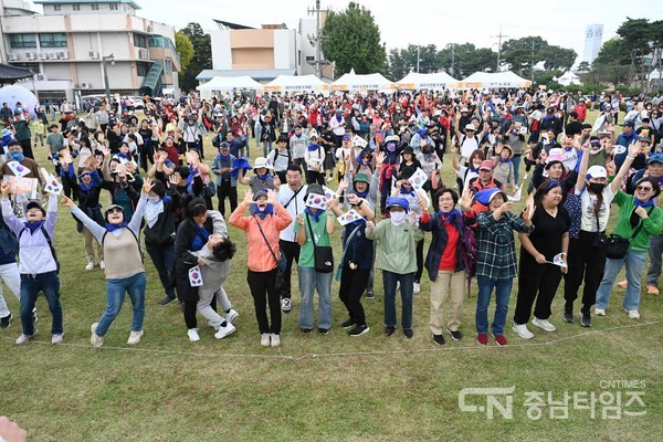 홍주성천년여행길 걷기대회 참가자들. 사진=홍성군